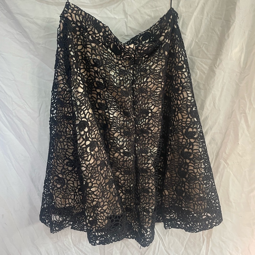 Hazel skirt size medium nwt black